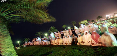 الكويت تهدد بالعمالة الوافدة